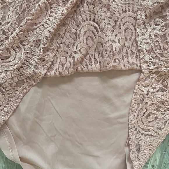 Lace tank with built in cami, 1x - Picture 3 of 4